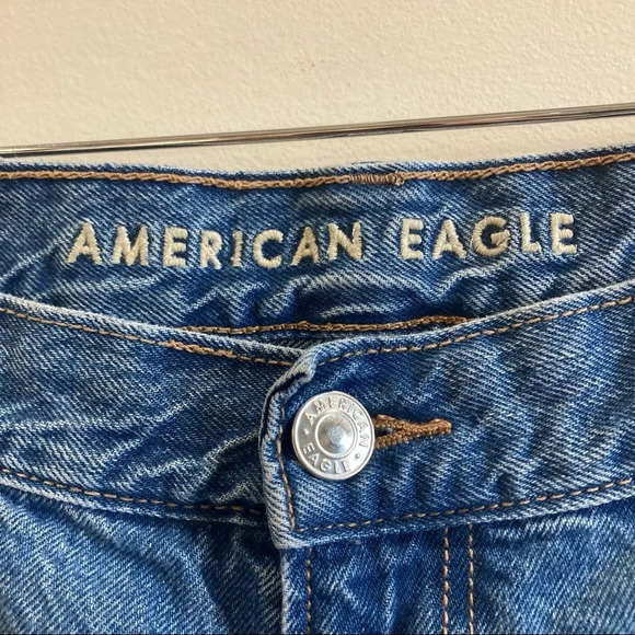 AMERICAN EAGLE Sz 16 High Rise Mom  Ankle Length Jeans - Picture 2 of 7